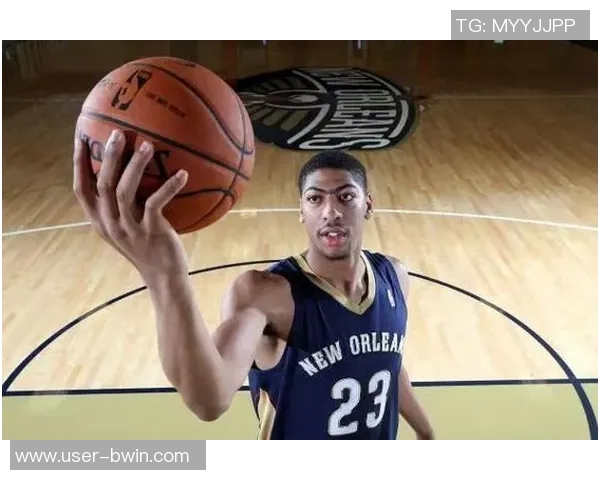 浓眉谈球队进攻体系强调球权转移与身体移动自己非常适应